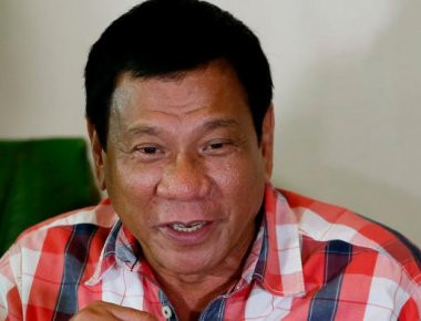 Ο πρόεδρος των Φιλιππίνων απειλεί με στρατιωτικό νόμο τα νότια της χώρας αν δεν αντιμετωπιστούν οι μαχητές του ISIS